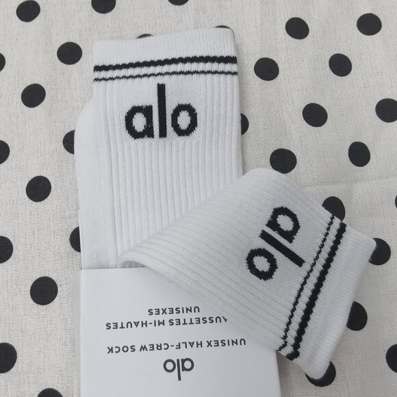 NWT ALO Yoga Throwback Sock - 2 Pairs - Picture 3 of 6
